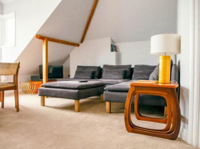 Pass the Keys Central quirky two bed flat with on-site parking